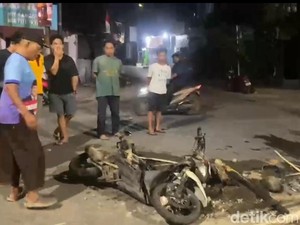 Geng Motor Serang Warga di Makassar, 4 Pelaku Ditangkap-1 Motor Dibakar