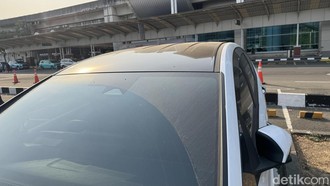 Mobil di Parkiran Terminal 2 Soetta Berdebu Imbas Erupsi Anak Krakatau
