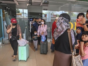 Ini yang Perlu Dilakukan Jika Anak Terpaksa Keluar Rumah di Tengah Abu Vulkanik