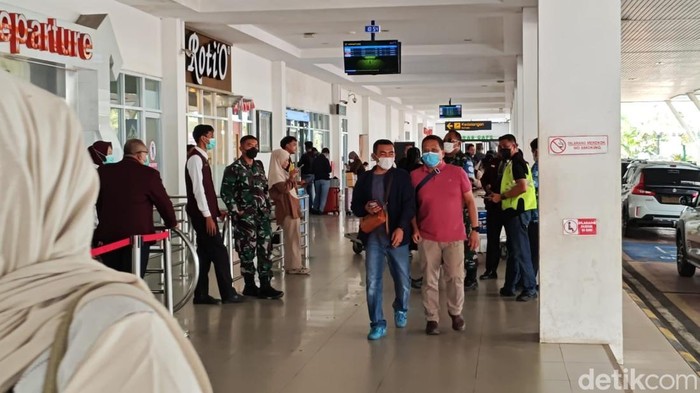 Suasana di Bandara Raden Inten II Lampung usai erupsi Gunung Anak Krakatau