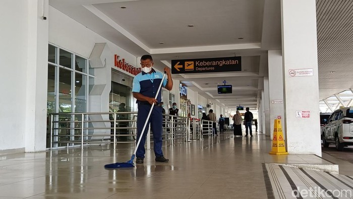 Suasana di Bandara Raden Inten II Lampung usai erupsi Gunung Anak Krakatau