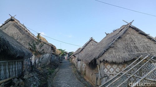 Suasana di Rumah Adat Limbungan, Desa Perigi, Kecamatan Suela, Lombok Timur, NTB, Minggu (6/9/2026) foto (Sanusi Ardi W/detikBali)