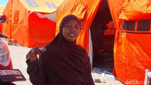 Suriati saat ditemui di posko mandiri Desa Nangadhero, Kecamatan Aesesa, Kabupaten Nagekeo, NTT, Minggu (6/9/2026). (Foto: Yufengki Bria/detikBali)