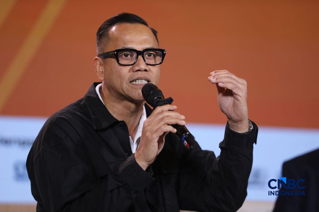 Vice President Bank Mandiri, Hari Mulyana saat menyampaikan pemaparan dalam Lampung Financial Festival di Hotel Novotel, Bandar Lampung, Minggu (6/9/2026). Vice President Bank Mandiri, Hari Mulyana saat menyampaikan pemaparan dalam Lampung Financial Festival di Hotel Novotel, Bandar Lampung, Minggu (6/9/2026). (CNBC Indonesia/Tri Susilo)