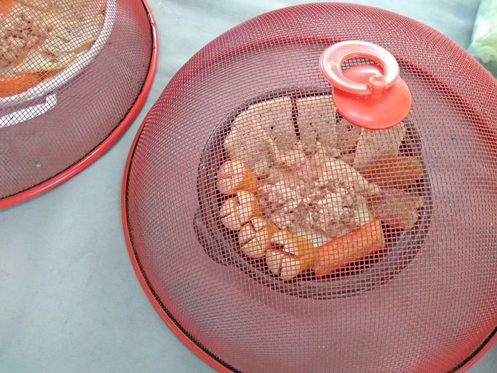 Makanan di meja