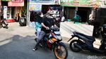 Abu Vulkanik Bikin Depok Berdebu, Warga Beraktivitas Pakai Masker