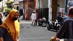 Abu Vulkanik Bikin Depok Berdebu, Warga Beraktivitas Pakai Masker
