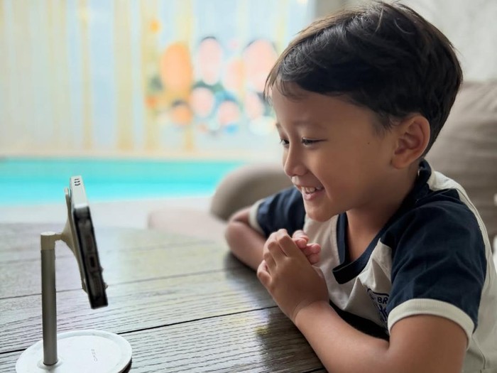 Anak-anak artis PJJ di rumah