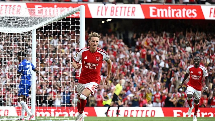 Martin Odegaard pastikan kemenangan Arsenal atas Chelsea dengan skor 2-1. (
