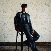 Unggahan foto artis Korea yang menjadi wajah Gucci PRIMAVERA banjir puluhan ribu likes. Secara khusus, foto Jin BTS meraih likes terbanyak mencapai 3,4 juta likes di Instagram. Banyak yang menilai gayanya tak sesuai ekspektasi. Foto: dok. Instagram @gucci
