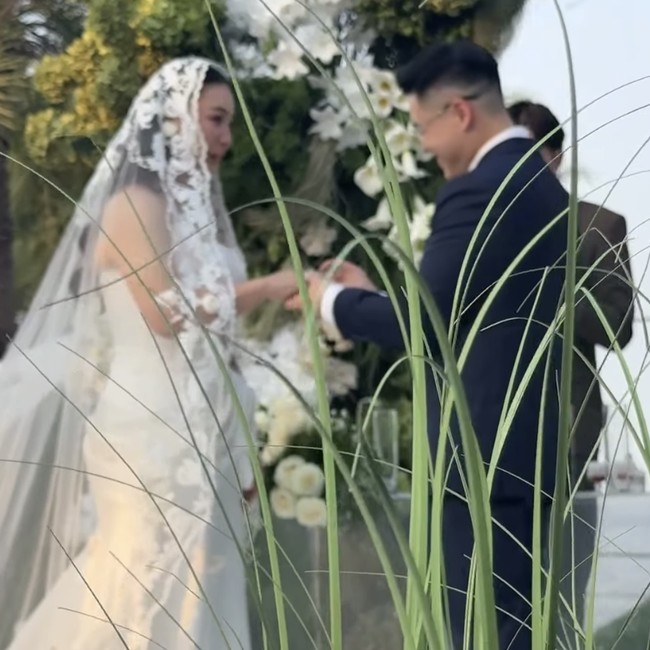Congrats! Devy Anastasia Menikah dengan Hosea