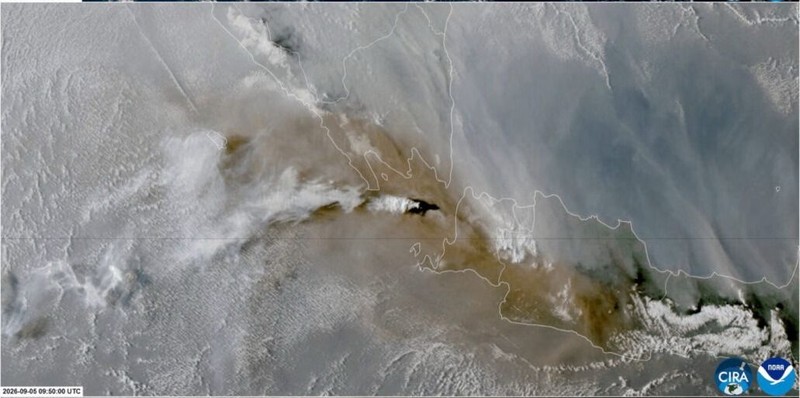 Erupsi Anak Krakatau dari Citra Satelit