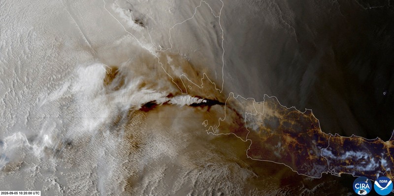 Erupsi Anak Krakatau dari Citra Satelit