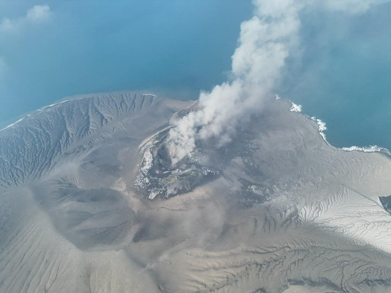 Erupsi Anak Krakatau dari Citra Satelit