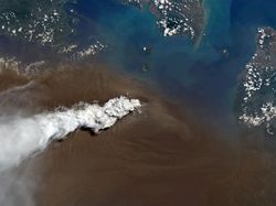 Melihat Dahsyatnya Erupsi Anak Krakatau dari Citra Satelit