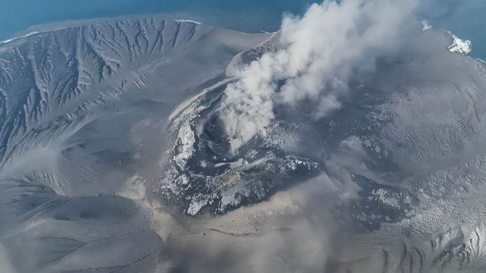 A drone view shows Mount Anak Krakatau volcano spewing hot ash during an eruption, in South Lampung, Lampung province, Indonesia, September 5, 2026. Center for Volcanology and Geological Hazard Mitigation (PVMBG)/Handout via REUTERS ATTENTION EDITORS - THIS IMAGE HAS BEEN SUPPLIED BY A THIRD PARTY. MANDATORY CREDIT. NO RESALES. NO ARCHIVES.     TPX IMAGES OF THE DAY