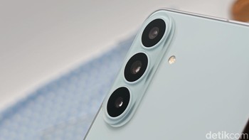 Di sektor kamera, Galaxy S26 FE membawa kamera utama 50 MP yang ditemani kamera ultrawide dan telefoto. Foto: Adi FR/detikINET