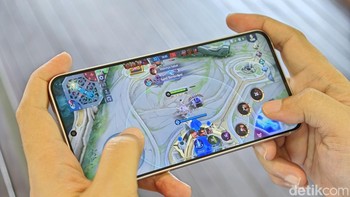 Galaxy S26 FE mengandalkan Exynos 2500 dengan fabrikasi 3nm, yang diklaim menawarkan peningkatan performa hingga 51% dibanding generasi sebelumnya. Foto: Adi FR/detikINET