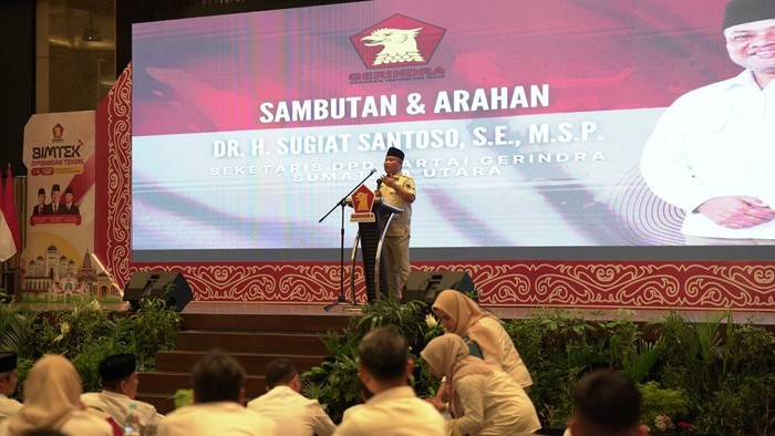 Sekretaris DPD Gerindra Sumut Sugiat Santoso saat membuka bimbingan teknis untuk kader Gerindra