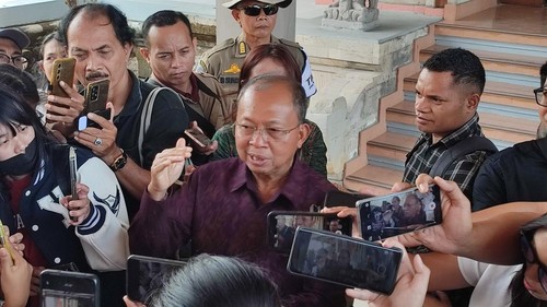 Gubernur Bali, Wayan Koster, ditemui media massa seusai rapat paripurna DPRD Bali, Senin (7/9/2026). (Ahmad Firizqi Irwan/detikBali)