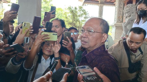Gubernur Bali, Wayan Koster, ditemui media massa seusai rapat paripurna DPRD Bali, Senin (7/9/2026). (Ahmad Firizqi Irwan/detikBali)