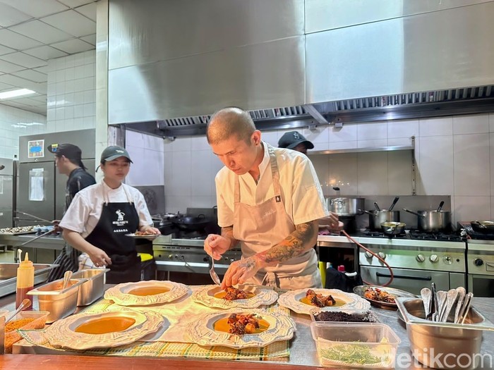 Di 'Harmoni Rasa Nusantara' Ada Bebek Bumbu Bali Spesial Racikan 2 Chef