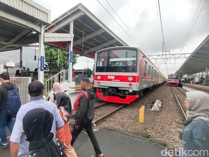 Ramai Kritik Pilih Kasih di Penyeberangan Rel Stasiun Sudimara