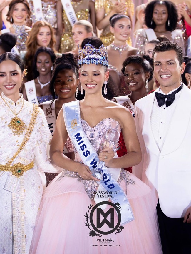 Foto Joheirry Mola, Miss World 2026 yang Berprofesi sebagai Guru dan Jurnalis