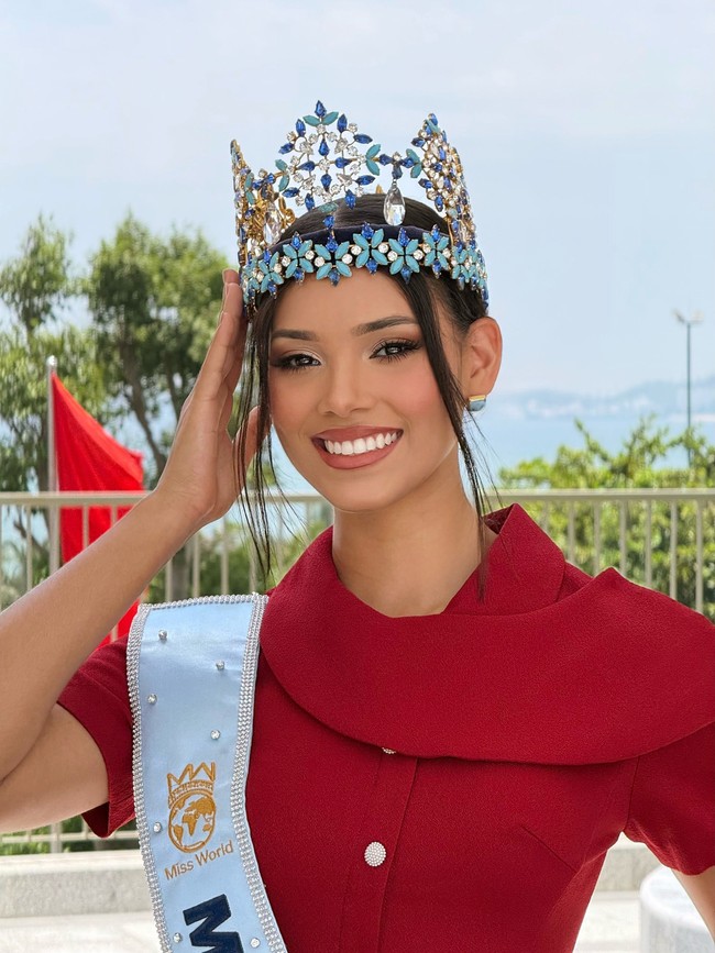Perempuan 24 tahun ini merupakan lulusan Business Management and Administration dari Universidad Iberoamericana. Setelah menyelesaikan pendidikan, Joheirry bekerja sebagai guru Literature dan Social Studies. (Foto: Instagram/@joheirry_mola)