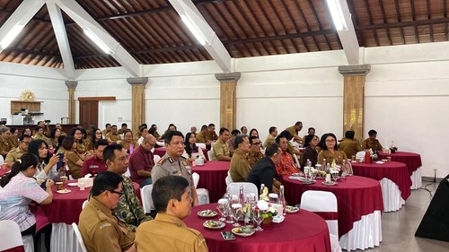 Kapolres Tabanan, AKBP I Putu Bayu Pati, menghadiri rakor Tim Koordinasi Penanggulangan Kemiskinan (TKPK) 2026 di Wantilan Graha Yadnya Sanjayaning Singasana, Senin (7/9/2026). (Dok. Polres Tabanan)