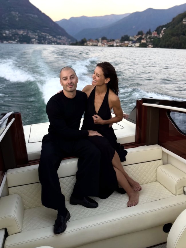 Katie Holmes Liburan Romantis dengan Pacar Berondong yang Lebih Muda 8 Tahun