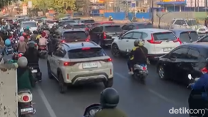 Kemacetan di Jalan Perintis Kemerdekaan Makassar.