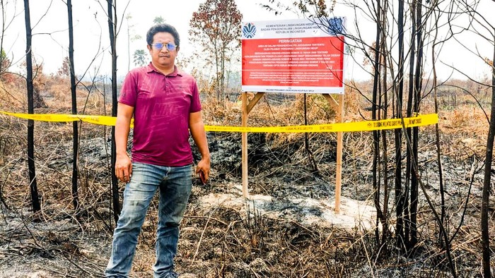 Ketua Partai Buruh Kaltara Joko Supriyadi di lokasi karhutla kawasan Mangkupadi, Bulungan.