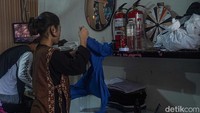Gerai laundry koin di kawasan tersebut melaporkan peningkatan jumlah pengguna sejak abu vulkanik mulai terdeteksi di wilayah tempat tinggal warga.