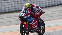 Kiandra Ramadhipa Bawa Pulang 16 Poin dari Valencia, Jadi Rider Terkencang
