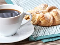 Ternyata Ini Alasan Ilmiah Kenapa Kopi dan Pastry Begitu Kawin di Lidah