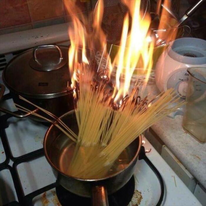 Mirip Kapal Pecah! Begini Potret Saat Netizen Gagal Masak di Dapur
