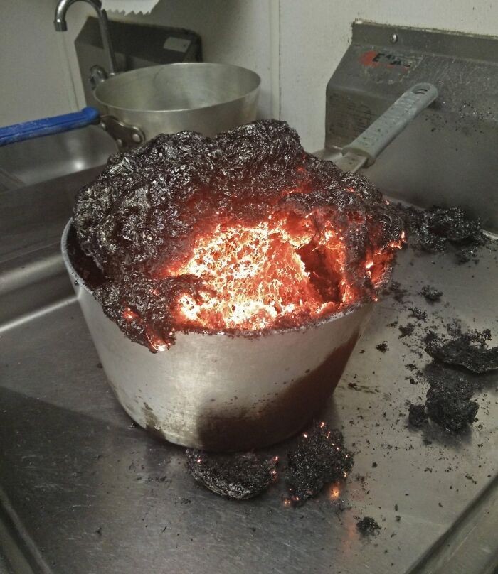 Mirip Kapal Pecah! Begini Potret Saat Netizen Gagal Masak di Dapur