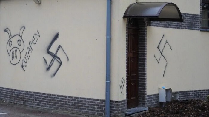 Masjid Tawfieq di Belgia yang jadi sasaran vandalisme coretan swastika.