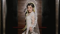 Moja Rasya banyak mendapat komentar setelah menikah. Selamat berbahagia sayang, komen Nola Be3. Samawa selalu pasangan tercantik kita, sahut netizen lainnya. (Foto: dok Instagram mojarasya)