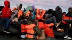 Nekat Seberangi Selat Inggris, Migran Berdesakan Naik Perahu Karet dari Prancis