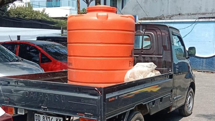 PDAM Makassar menyiapkan 6 unit pikap bertandong untuk memaksimalkan pelayanan air bersih di lorong-lorong sempit saat kemarau. Dokumen Istimewa