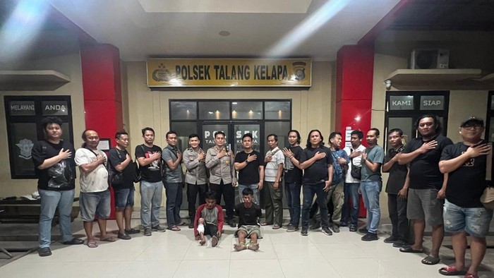Pelaku pembunuhan terhadap kakak beradik di Banyuasin saat ditangkap polisi
