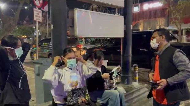 Pembagian masker di PIK