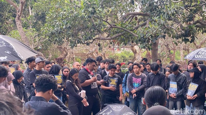 Peringatan 22 tahun kematian pejuang HAM Munir di TPU Sisir, Kota Batu