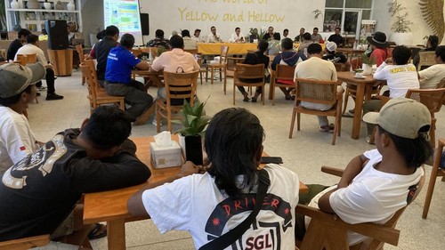 Pertemuan komunitas Driver Nuse Bersatu dengan Bupati Klunglung, I Made Satria, di Caspla Beach Club, Nusa Penida, Klungkung, Bali, Minggu (6/9/2026). (Fatih Kudus Jaelani/detikBali)