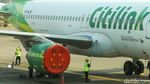 Pesawat di Bandara Soetta Dibersihkan dari Abu Vulkanik