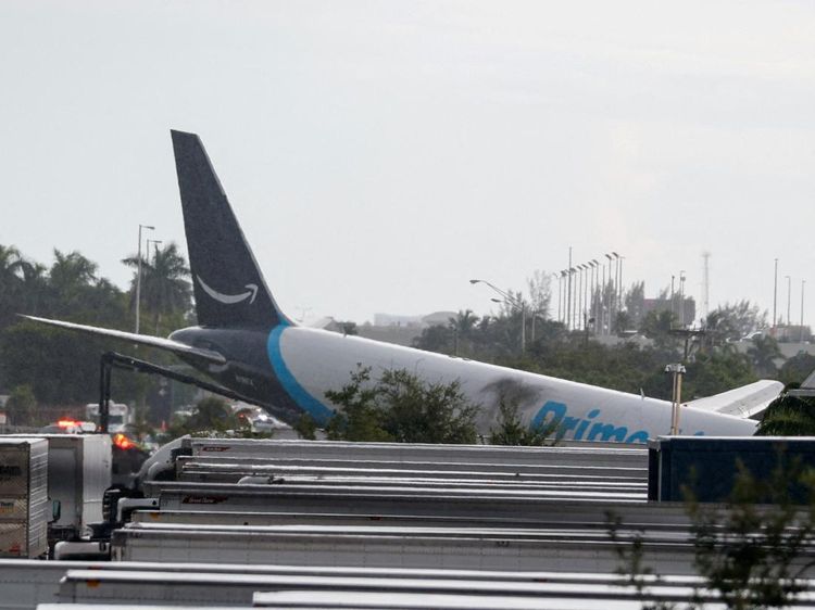Pesawat Kargo Amazon Prime Kecelakaan di Bandara Miami, 5 Orang Tewas