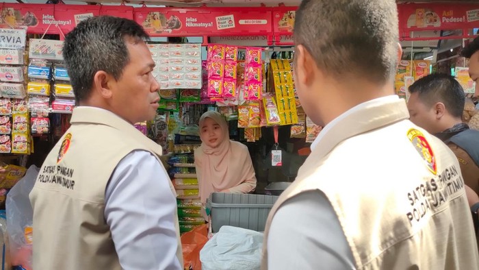 Polda Jatim cek ketersediaan-harga beras di Pasar Pucang dan Genteng Surabaya