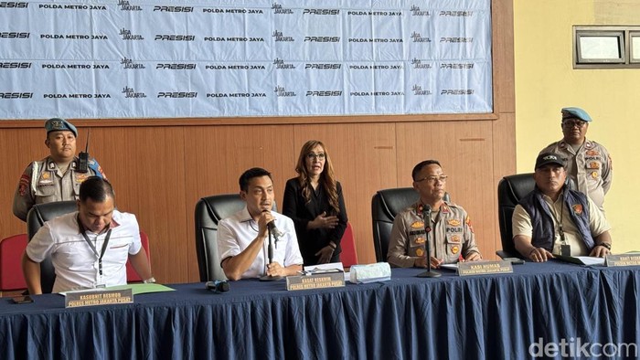 Polres Metro Jakarta Pusat merilis kasus penjambretan terhadap WN India, Senin (7/9/2026).